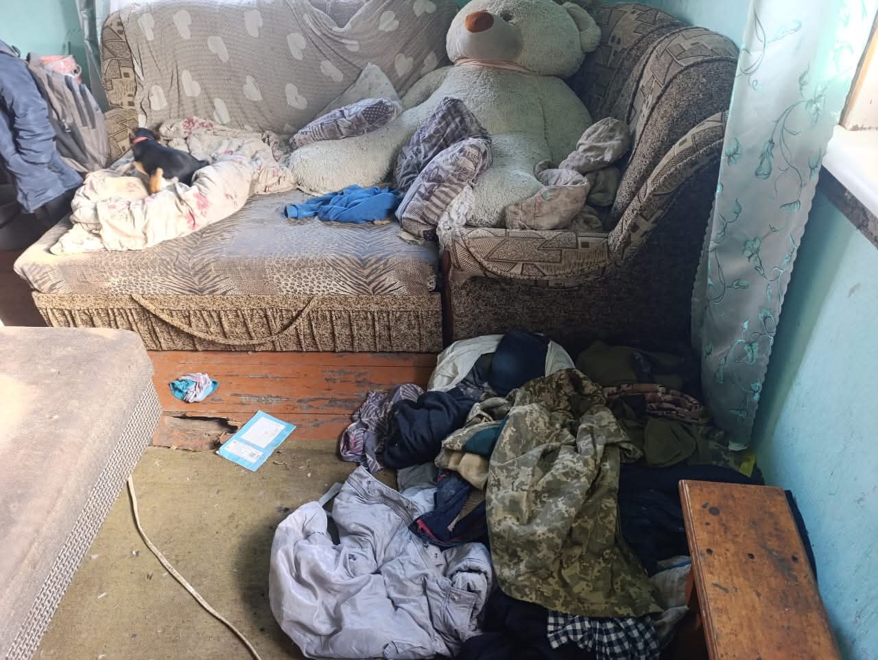 Антисанітарія, відсутність їжі: на Коломийщині врятували четверо дітей (ФОТО) 3 FB IMG 1762896177529