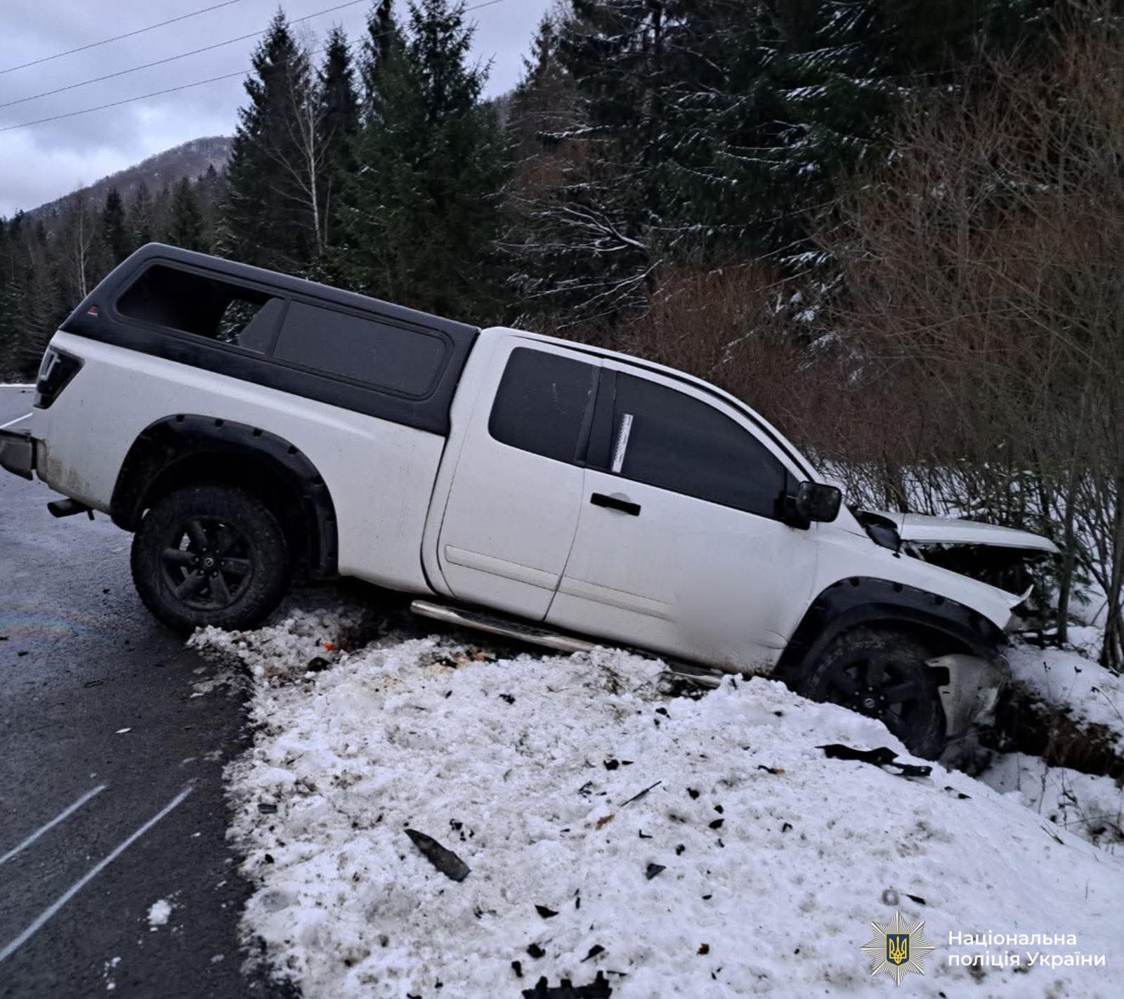 У Вигодській громаді ДТП: два автомобілі зʼїхали в кювет (ФОТО) 2 FB IMG 1763981682455