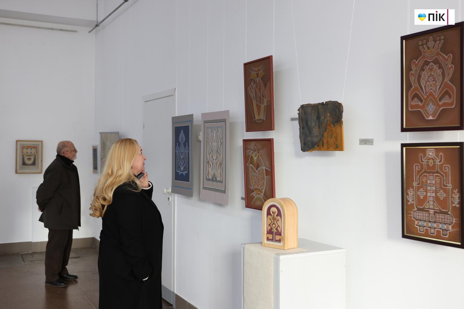 "Обереги землі нашої": у Франківську відкрили ретроспективну виставку Ольги Шулепи (ФОТО) 29 G71A0048 resize