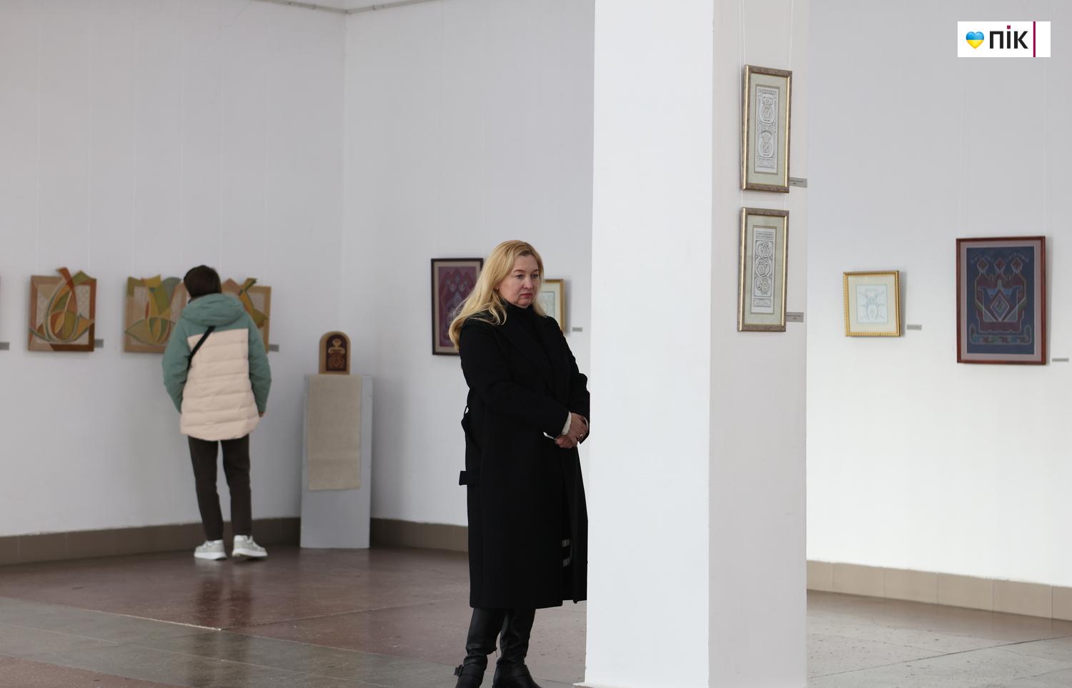 "Обереги землі нашої": у Франківську відкрили ретроспективну виставку Ольги Шулепи (ФОТО) 12 G71A0073 resize