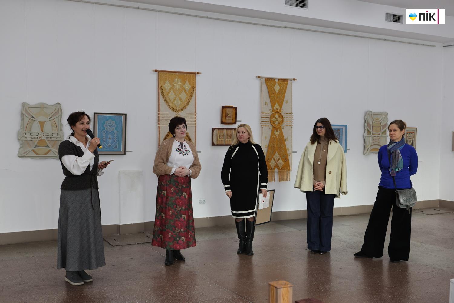 "Обереги землі нашої": у Франківську відкрили ретроспективну виставку Ольги Шулепи (ФОТО) 14 G71A0131 resize