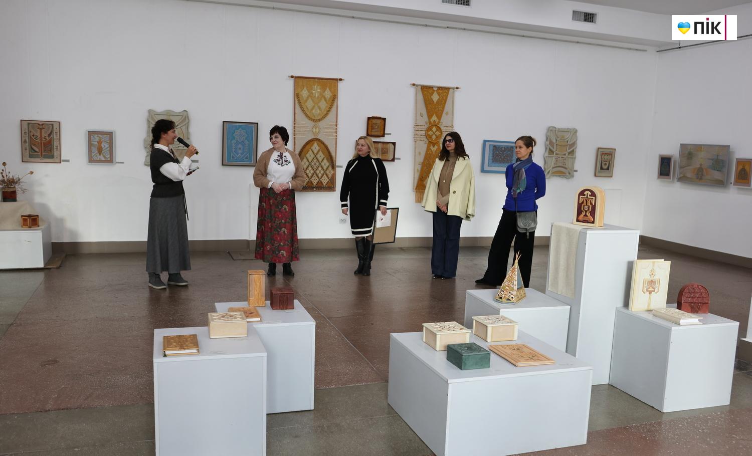 "Обереги землі нашої": у Франківську відкрили ретроспективну виставку Ольги Шулепи (ФОТО) 15 G71A0146 resize