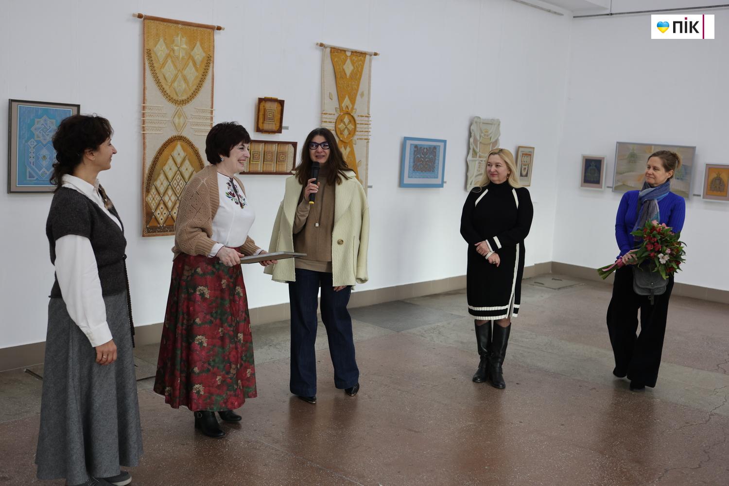 "Обереги землі нашої": у Франківську відкрили ретроспективну виставку Ольги Шулепи (ФОТО) 18 G71A0340 resize