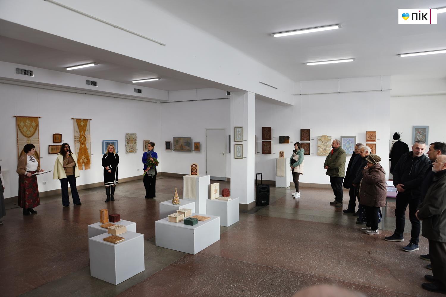 "Обереги землі нашої": у Франківську відкрили ретроспективну виставку Ольги Шулепи (ФОТО) 30 G71A0381 resize