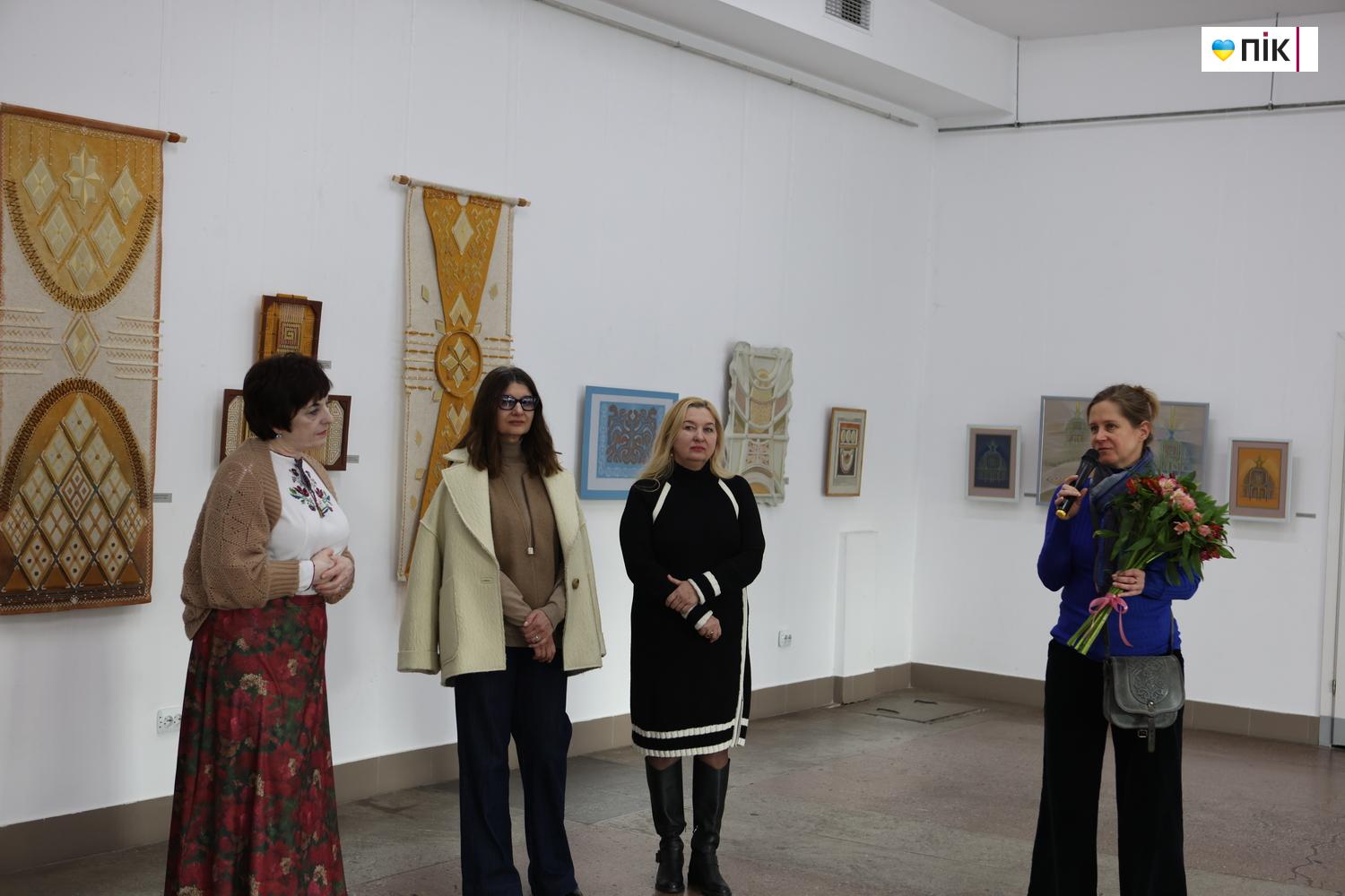 "Обереги землі нашої": у Франківську відкрили ретроспективну виставку Ольги Шулепи (ФОТО) 20 G71A0438 resize