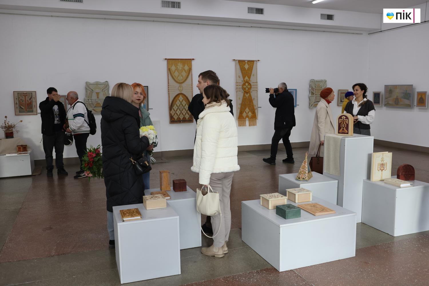 "Обереги землі нашої": у Франківську відкрили ретроспективну виставку Ольги Шулепи (ФОТО) 26 G71A0743 resize