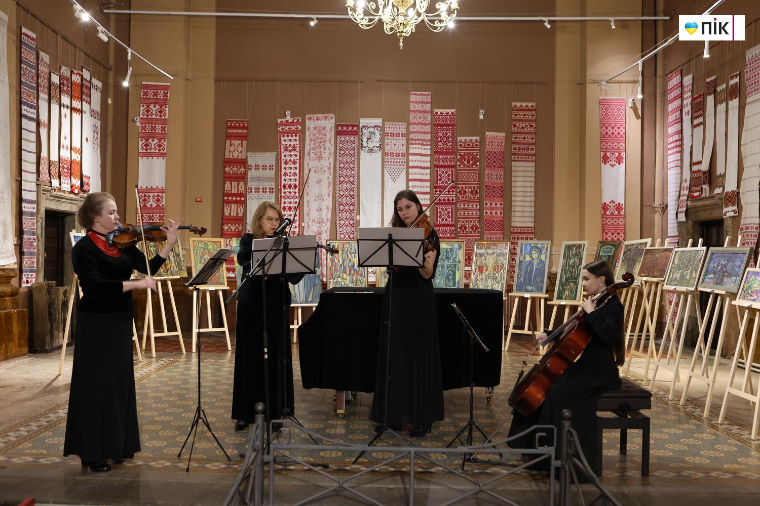 У Франківську презентували виставку до сторіччя Опанаса Заливахи (ФОТО) 8 G71A1675 resize