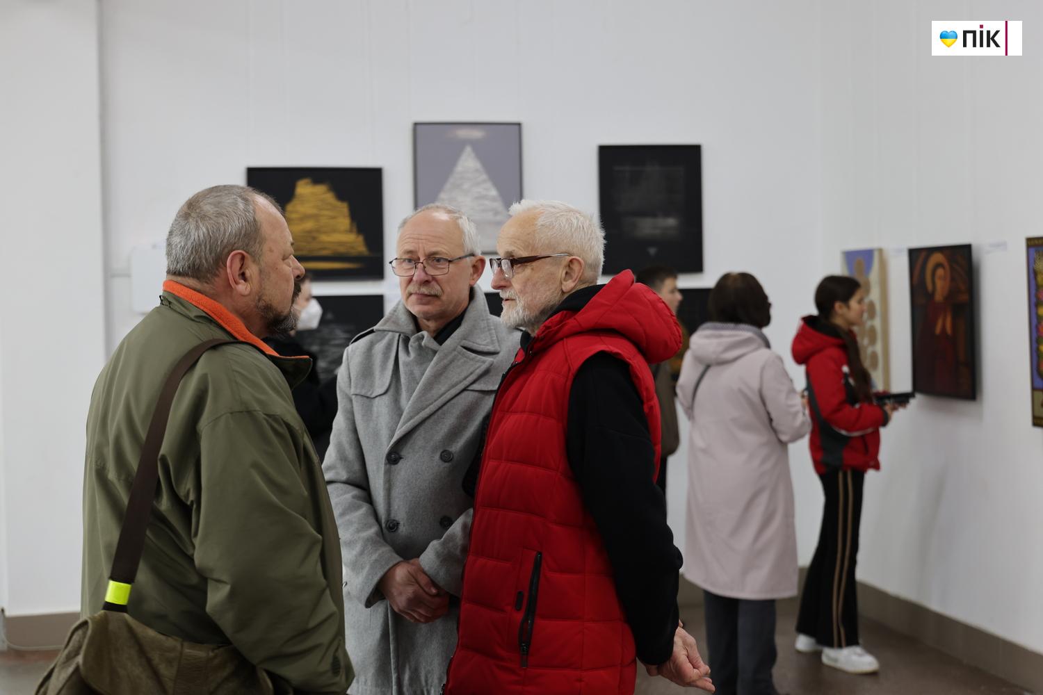 В Івано-Франківську відкрили виставку Любові Лебідь-Коровай «Територія знаку» (ФОТО) 17 G71A7819 resize