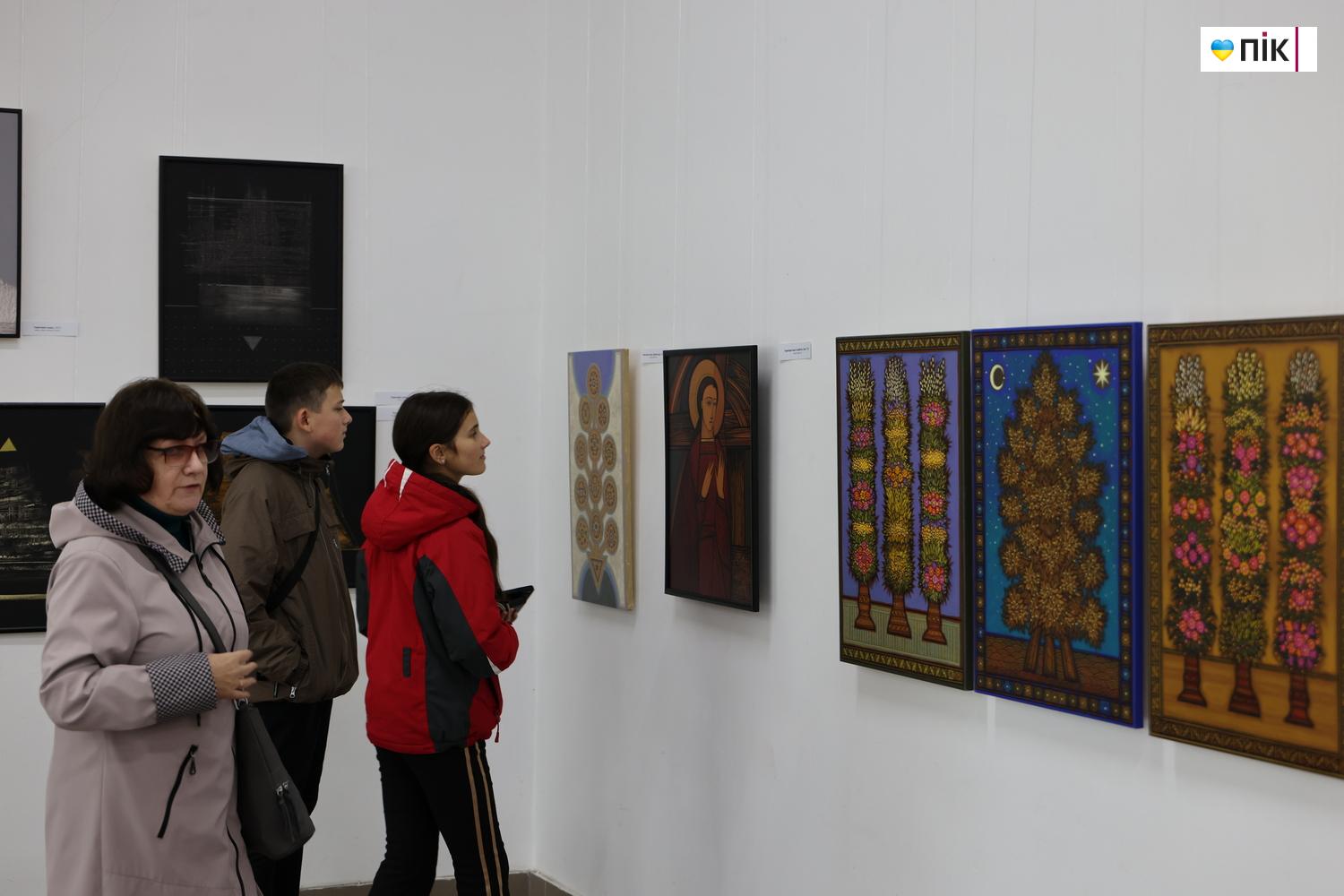 В Івано-Франківську відкрили виставку Любові Лебідь-Коровай «Територія знаку» (ФОТО) 16 G71A7850 resize