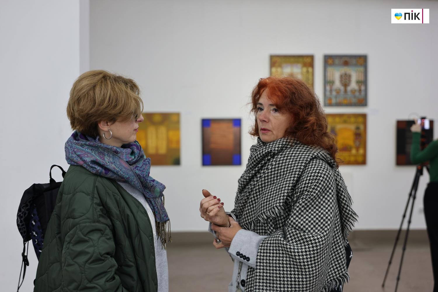 В Івано-Франківську відкрили виставку Любові Лебідь-Коровай «Територія знаку» (ФОТО) 15 G71A7863 resize