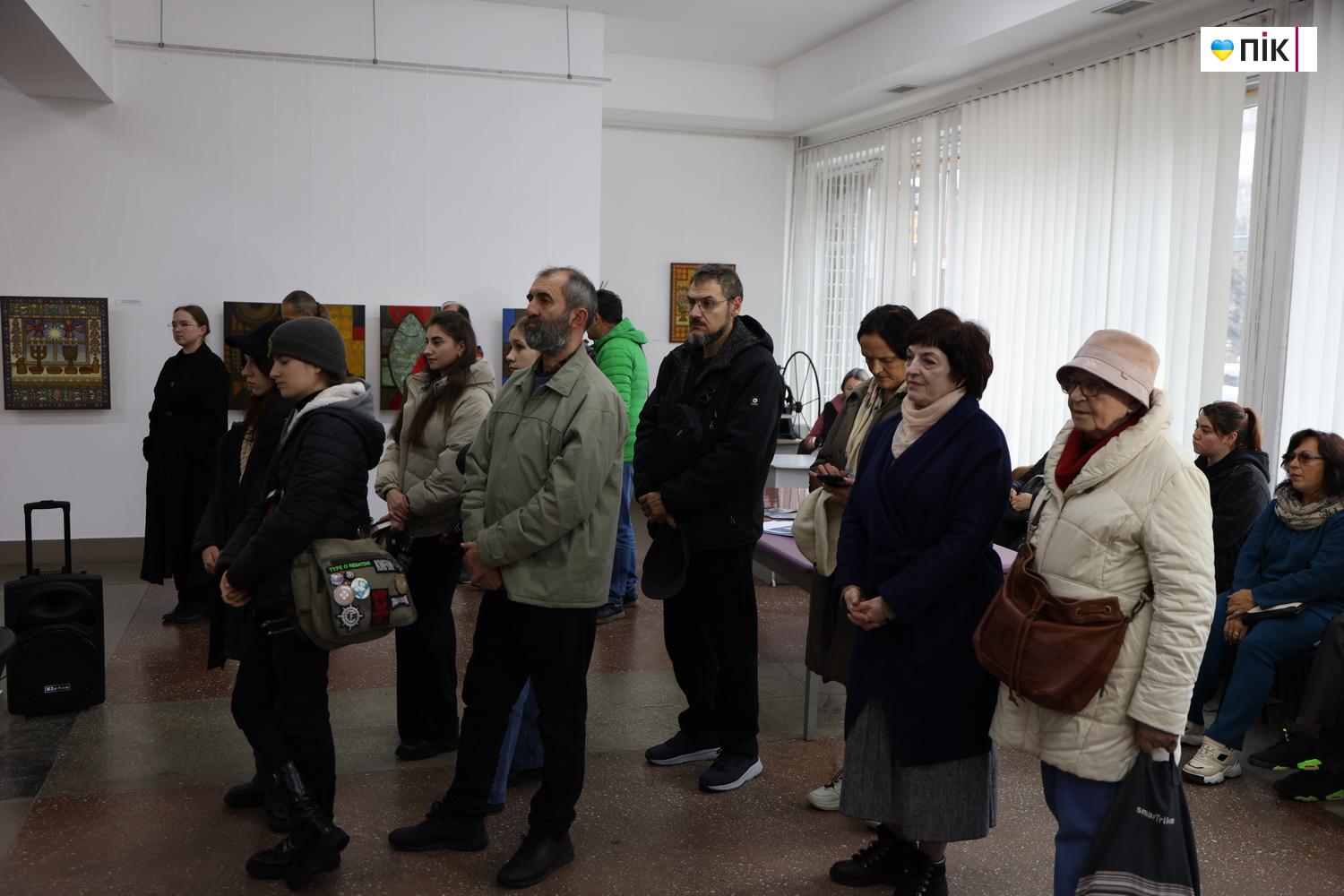 В Івано-Франківську відкрили виставку Любові Лебідь-Коровай «Територія знаку» (ФОТО) 12 G71A7977 resize