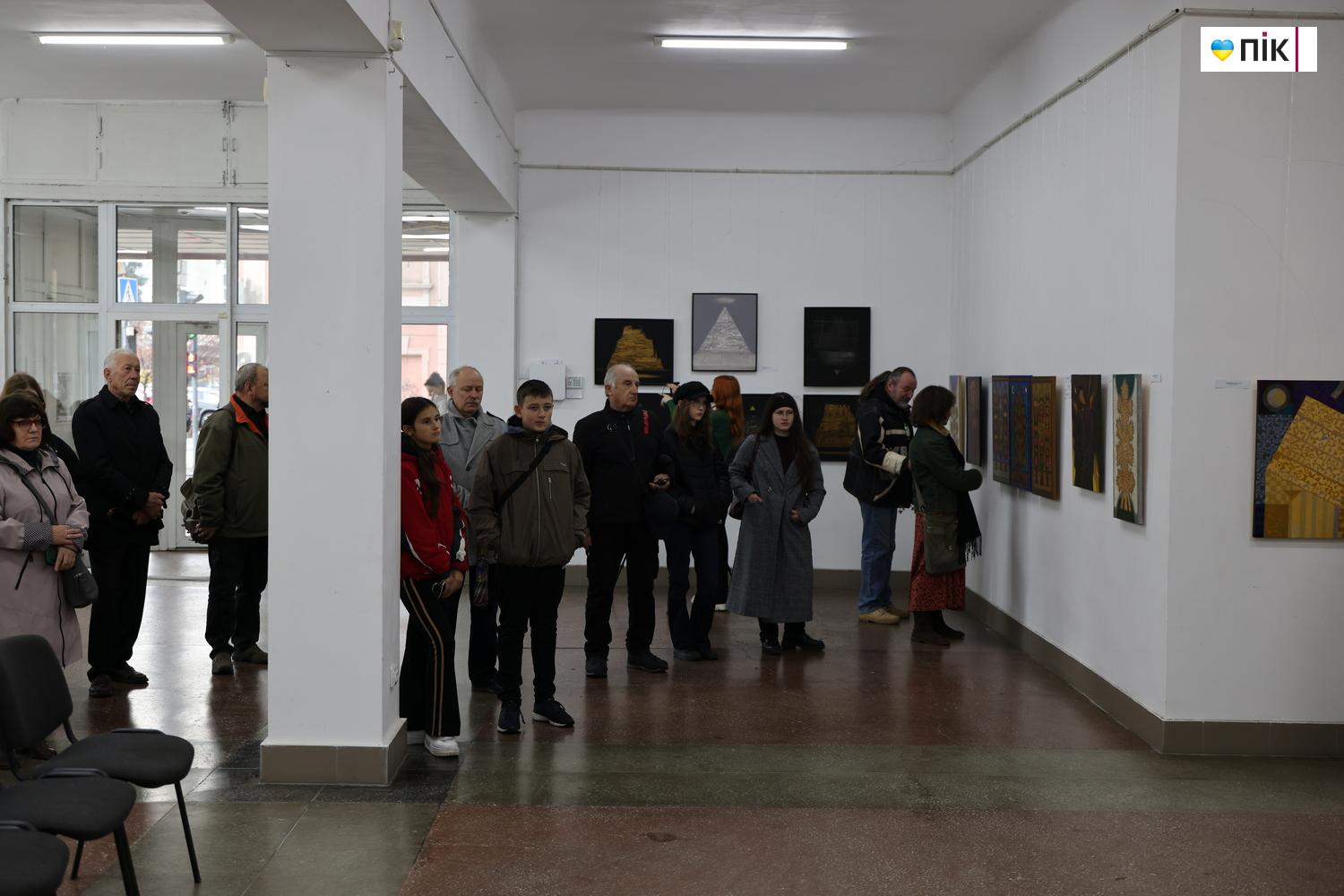 В Івано-Франківську відкрили виставку Любові Лебідь-Коровай «Територія знаку» (ФОТО) 3 G71A8081 resize