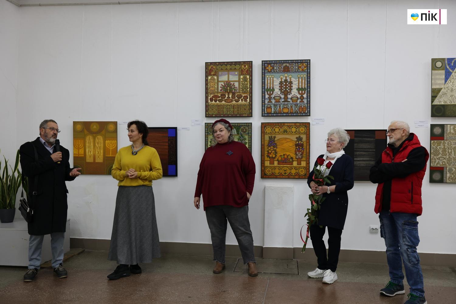 В Івано-Франківську відкрили виставку Любові Лебідь-Коровай «Територія знаку» (ФОТО) 6 G71A8127 resize