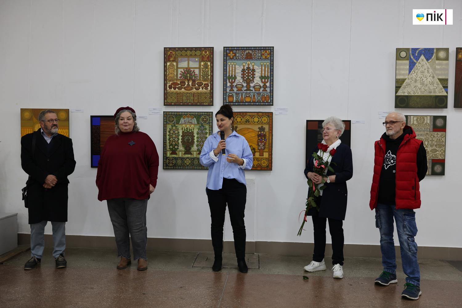 В Івано-Франківську відкрили виставку Любові Лебідь-Коровай «Територія знаку» (ФОТО) 5 G71A8136 resize