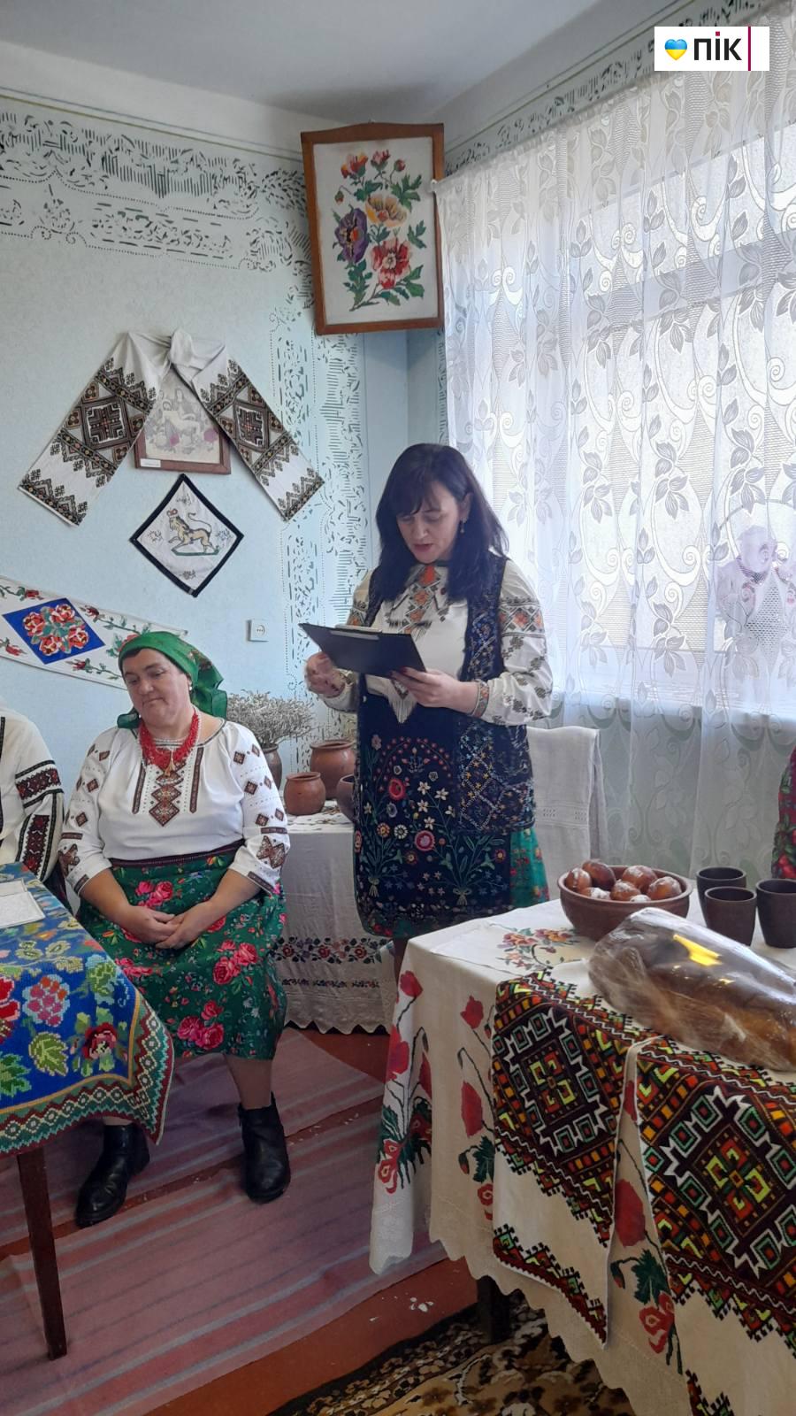 Зберегти своє українське: у селі Козарі відкрили «Хату-музей» (ФОТО) 22 IMG 2c76243ef8d34ba6254f0ce538de9e49 V