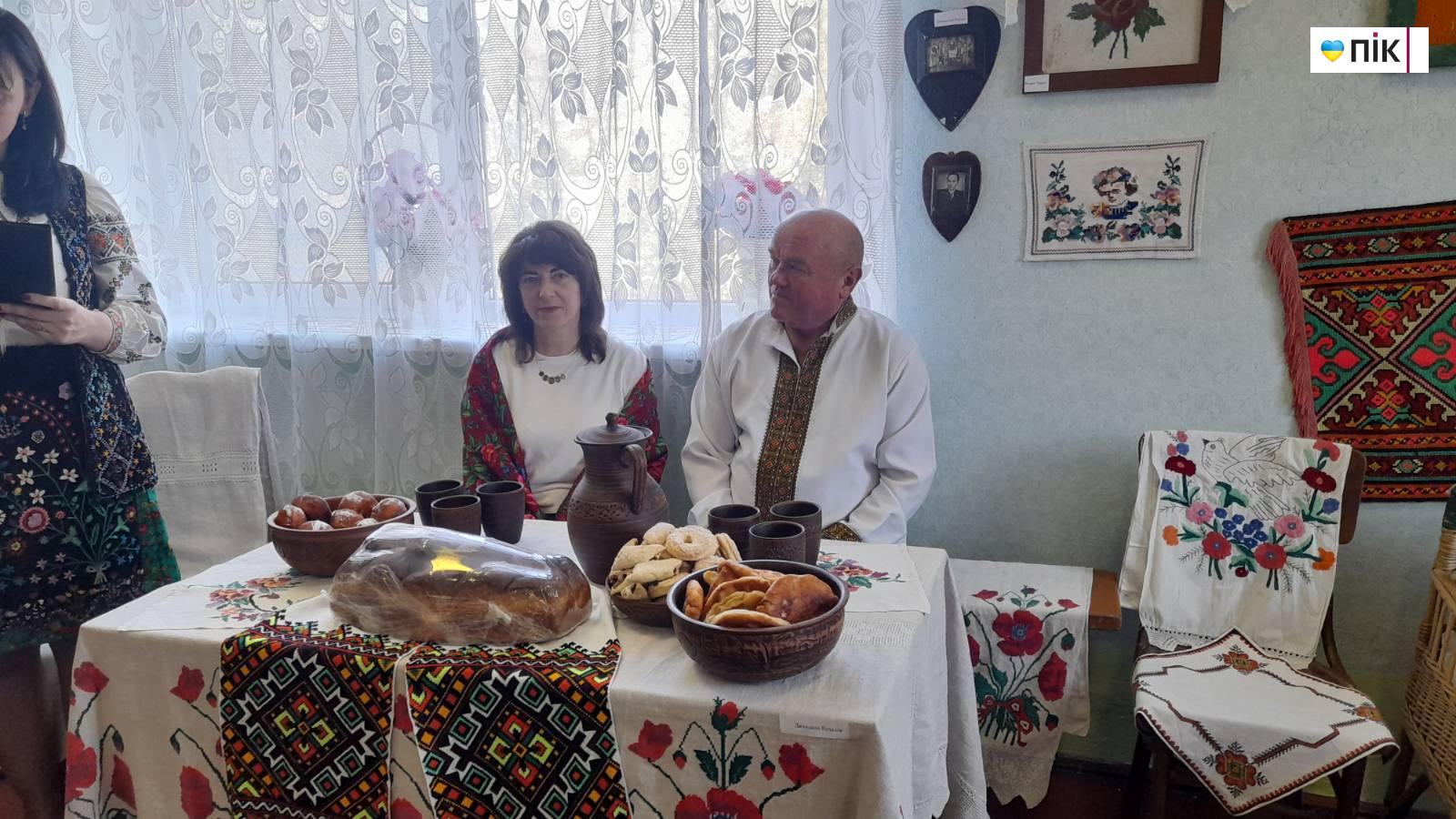 Зберегти своє українське: у селі Козарі відкрили «Хату-музей» (ФОТО) 21 IMG 67516c415062b8eb9580a0fc1a697fe9 V