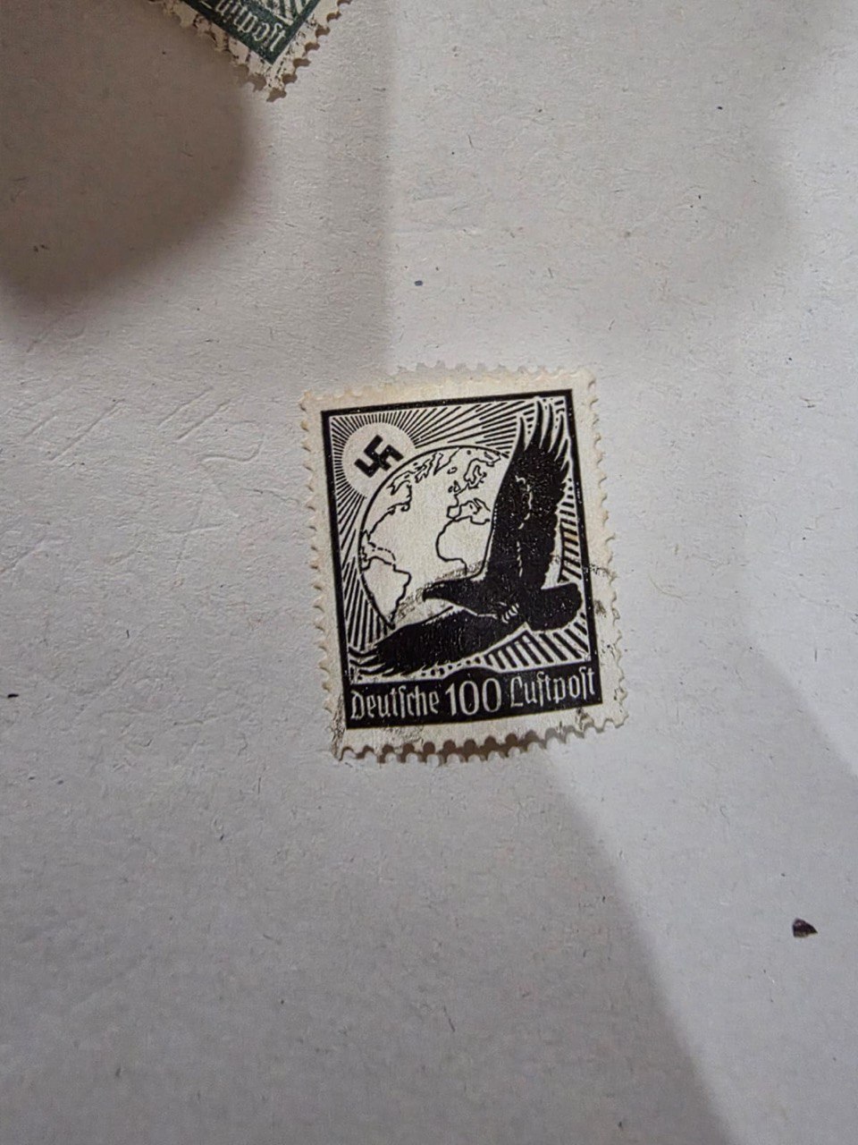 На кордоні під час перевірки виявили майже 15 тисяч марок із нациською символікою (ФОТО) 1 IMG 6834