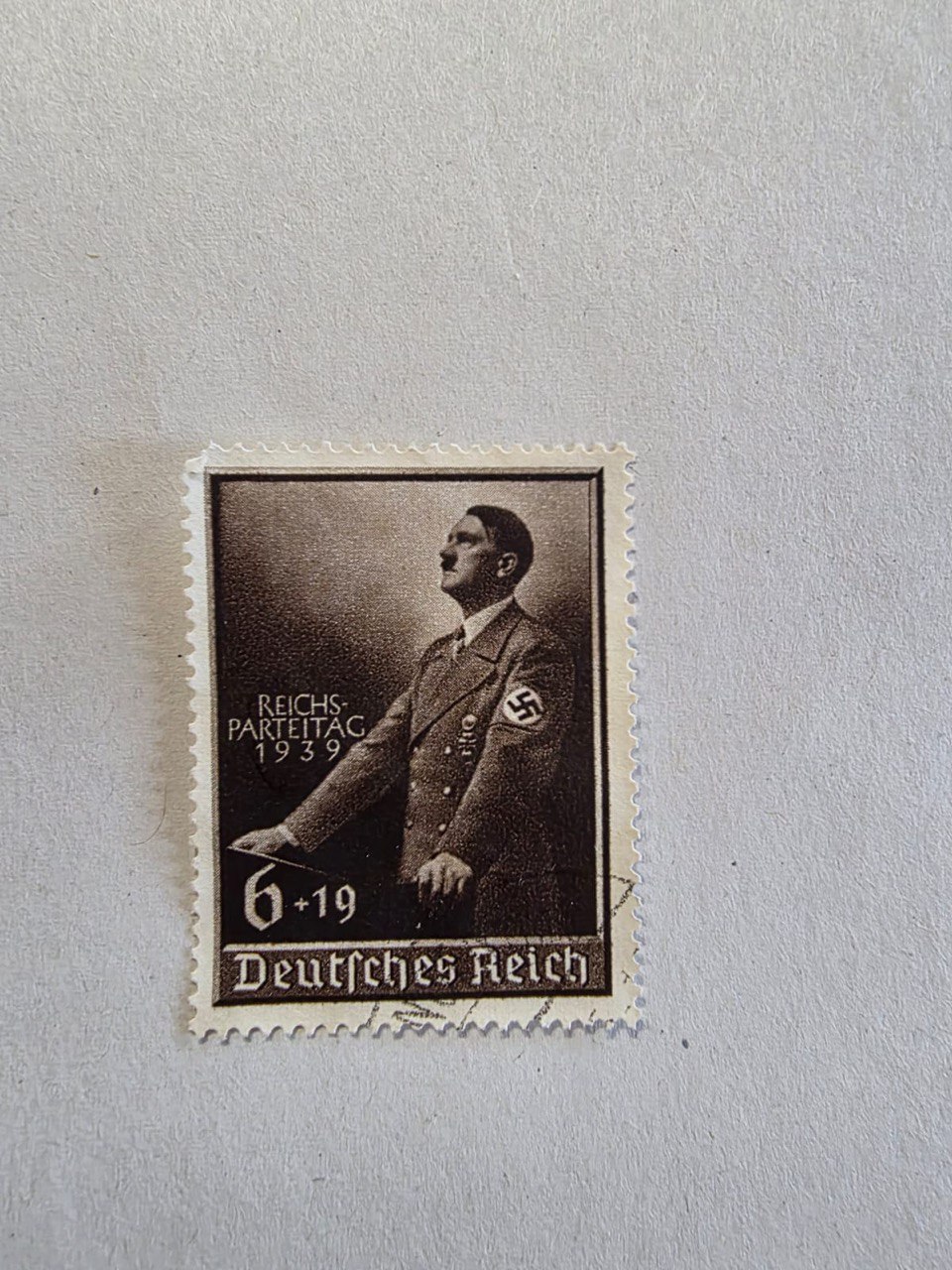 На кордоні під час перевірки виявили майже 15 тисяч марок із нациською символікою (ФОТО) 2 IMG 6838