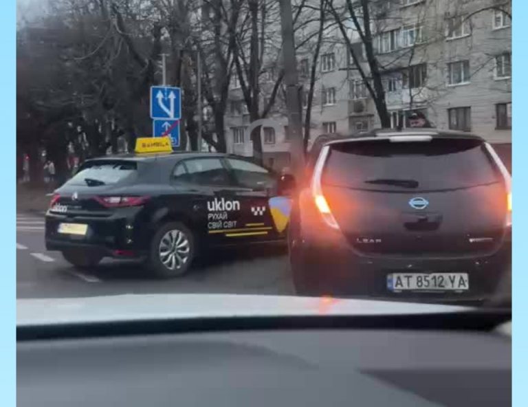У Франківську сталася ДТП (ВІДЕО) 4 Screenshot 2025 11 30 16 31 09 555 edit com.facebook.orca