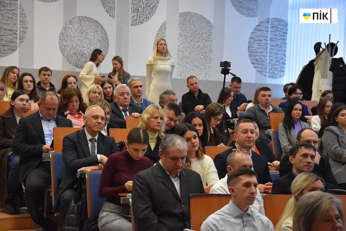 Карпатський університет оголосив про масштабний розвиток дуальної освіти (ФОТО) 15 a8e75ed0 7667 4e54 8653 da4f3b0bd0cf