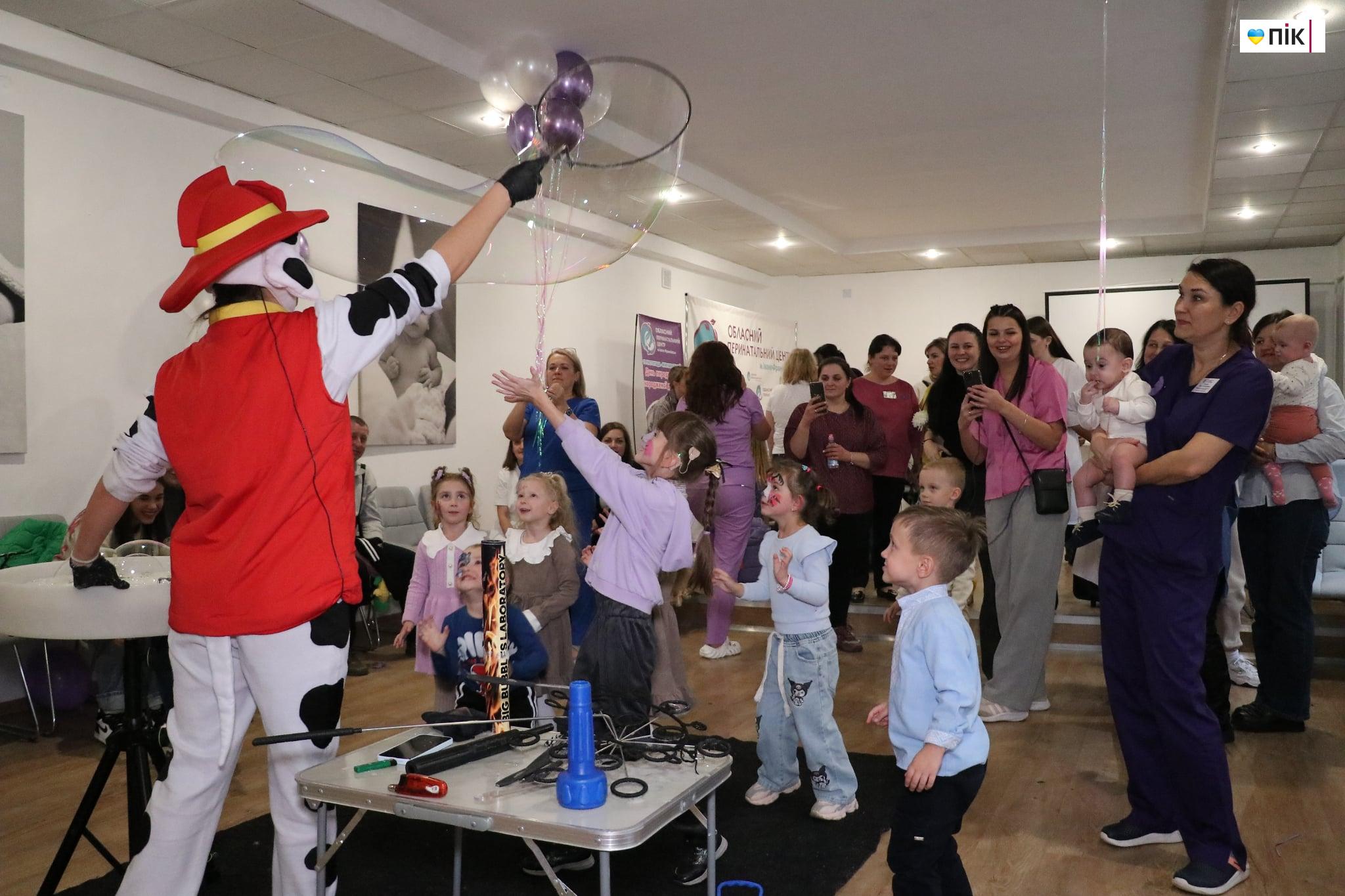 День "поспішайок" відзначили у Франківському обласному перинатальному центрі (ФОТОРЕПОРТАЖ) 14 b9dede27 3dcc 408c 9c19 6a32f6394409