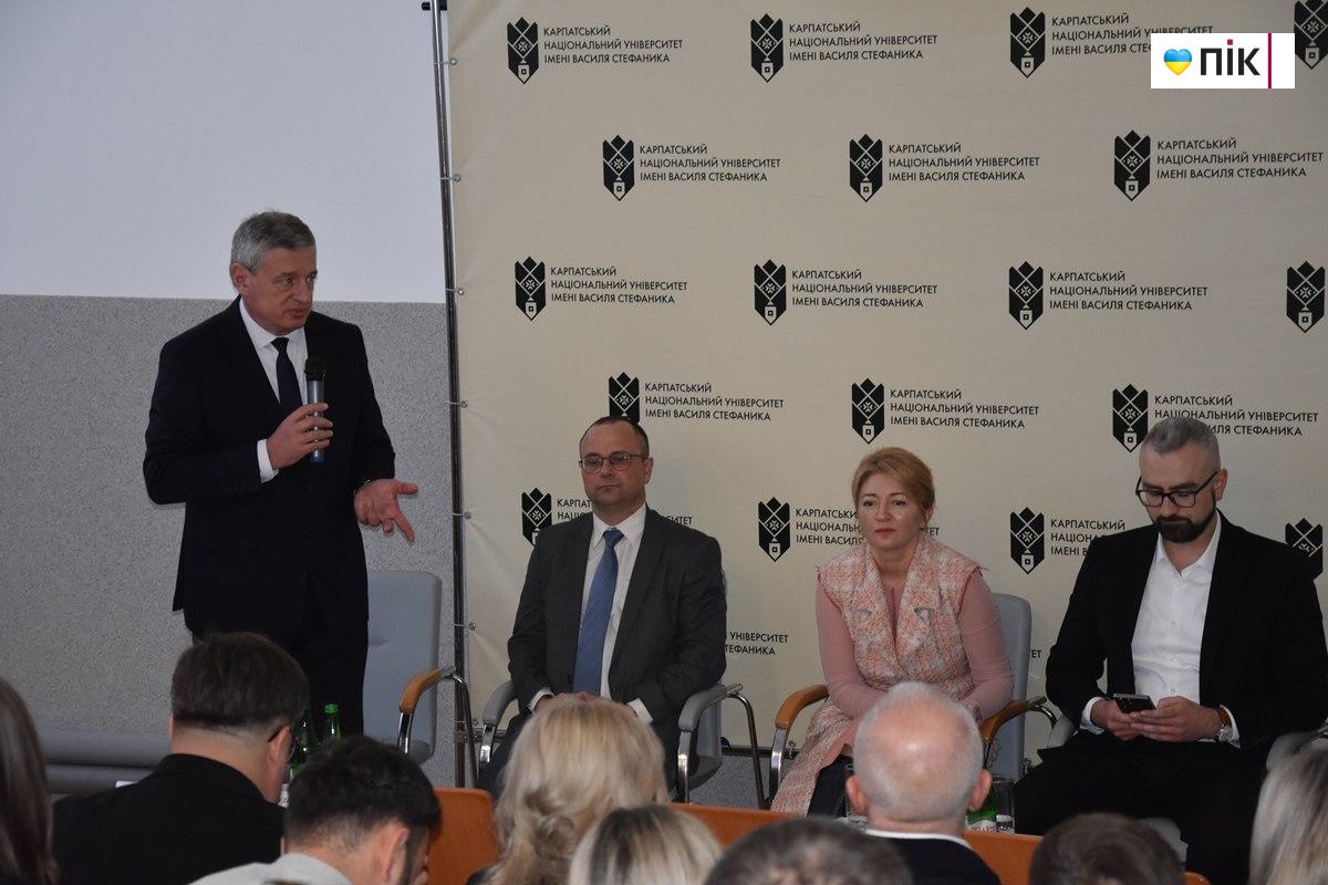 Карпатський університет оголосив про масштабний розвиток дуальної освіти (ФОТО) 7 e95e39b1 37d6 43c7 b817 aa3f4a4466db