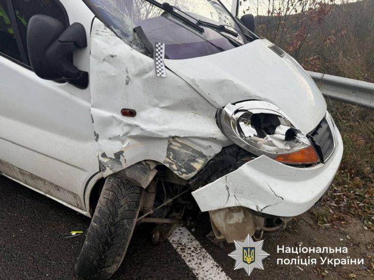 Травматична ДТП на Прикарпатті: "Renault" зіткнувся з "Mercedes" (ФОТО) 10 photo 2025 11 04 14 48 13