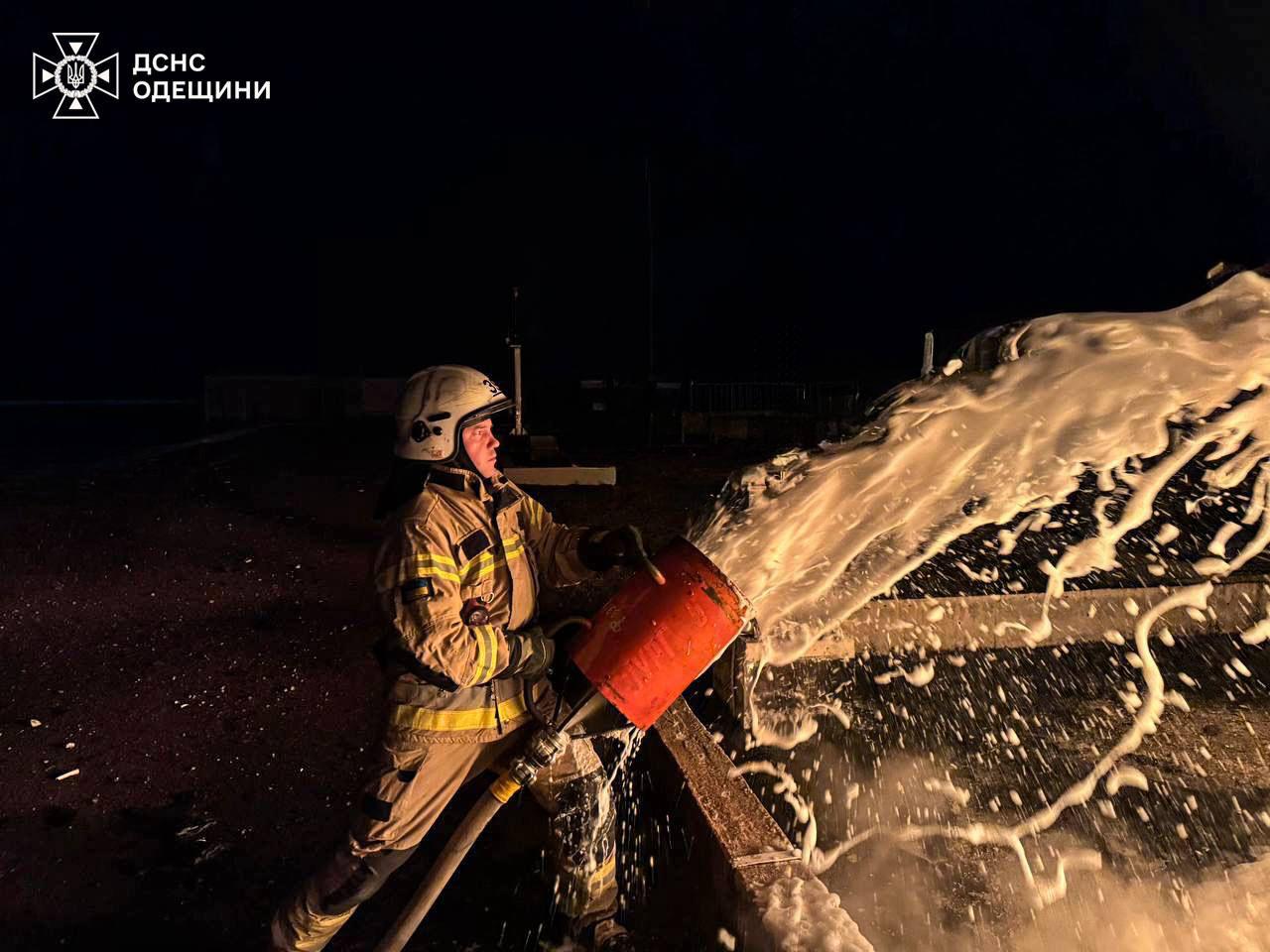 Цієї ночі ворог знову атакував енергетичну інфраструктуру: що відомо (ФОТО) 4 photo 2025 11 07 08 21 31