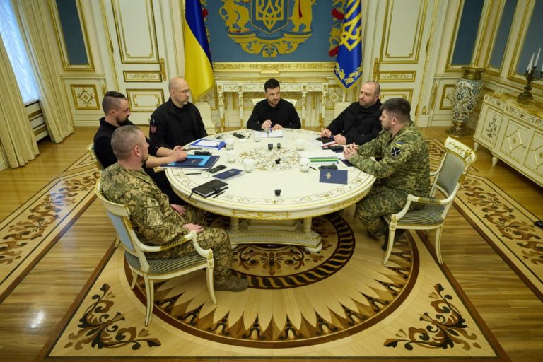 Україна переходить на контрактну армію: що зміниться для військових