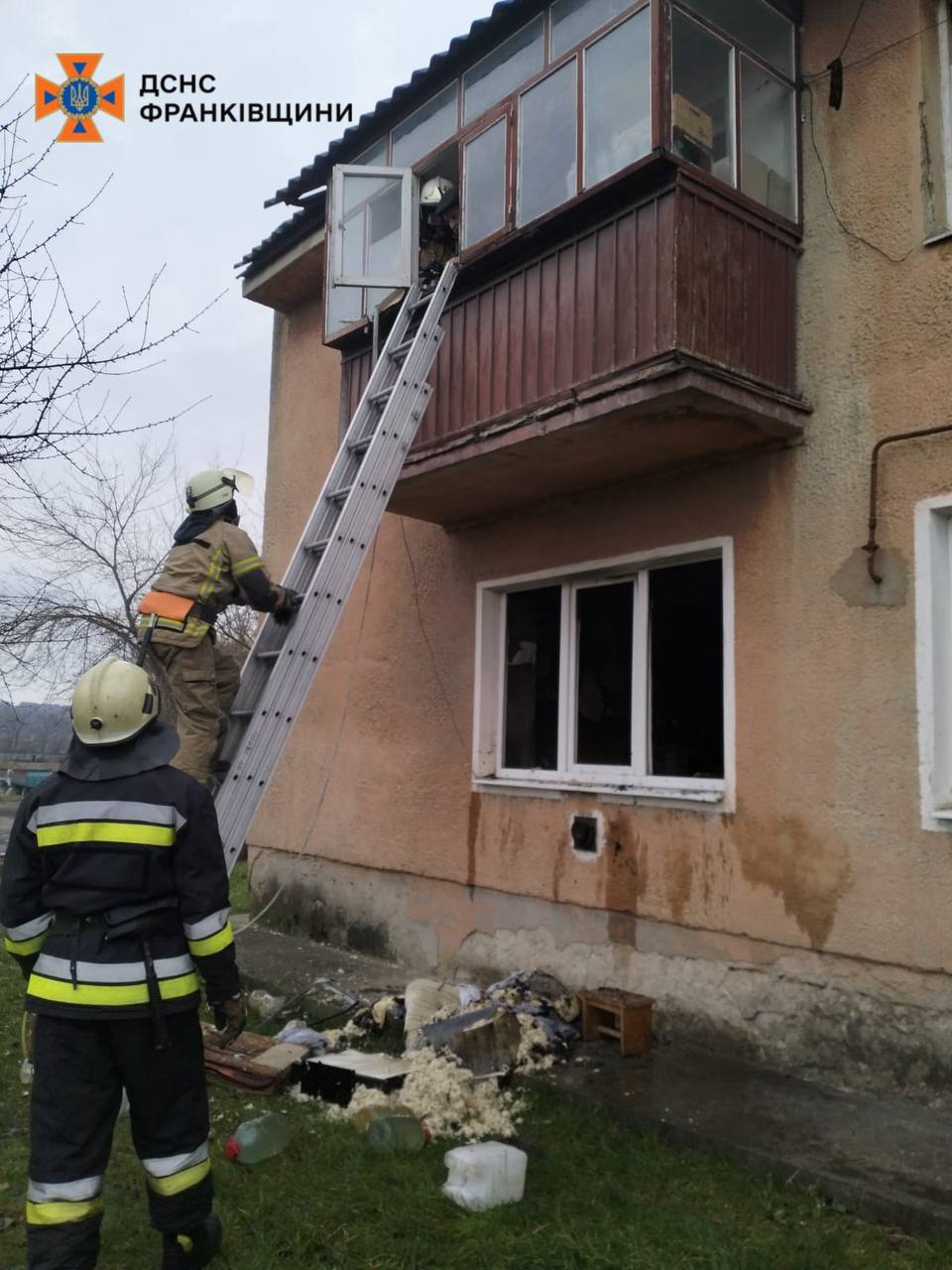 У Ямниці в двоповерховому будинку сталася пожежа (ФОТО) 2 photo 2025 11 15 16 31 39