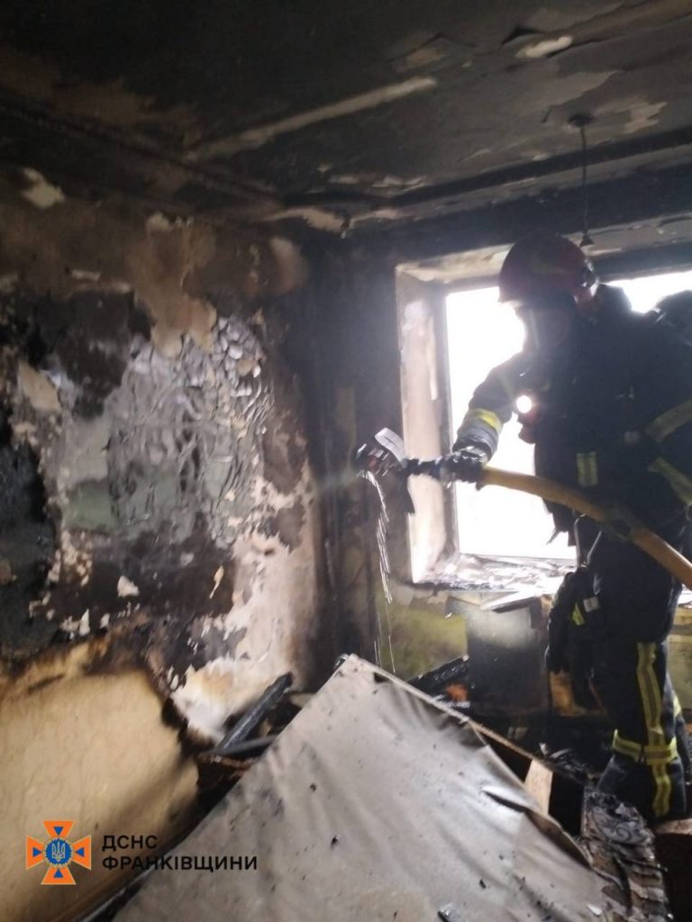 У Ямниці в двоповерхового будинку сталася пожежа (ФОТО)