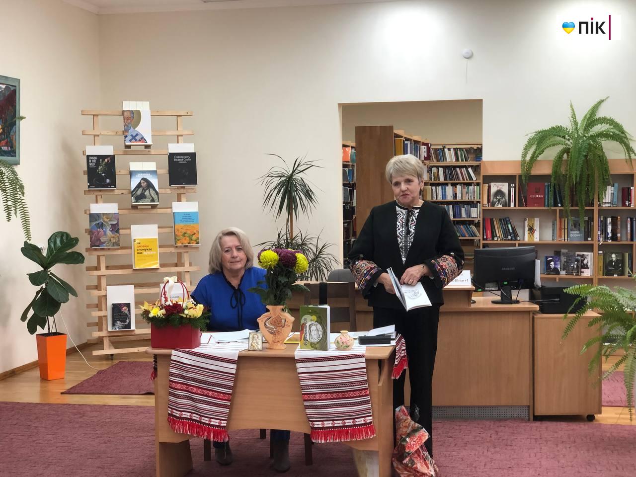 «Мені хотілося трохи розфарбувати сіру буденність»: поетеса Тамара Лейбюк презентувала збірку віршів (ФОТО) 3 photo 2025 11 20 14 41 06