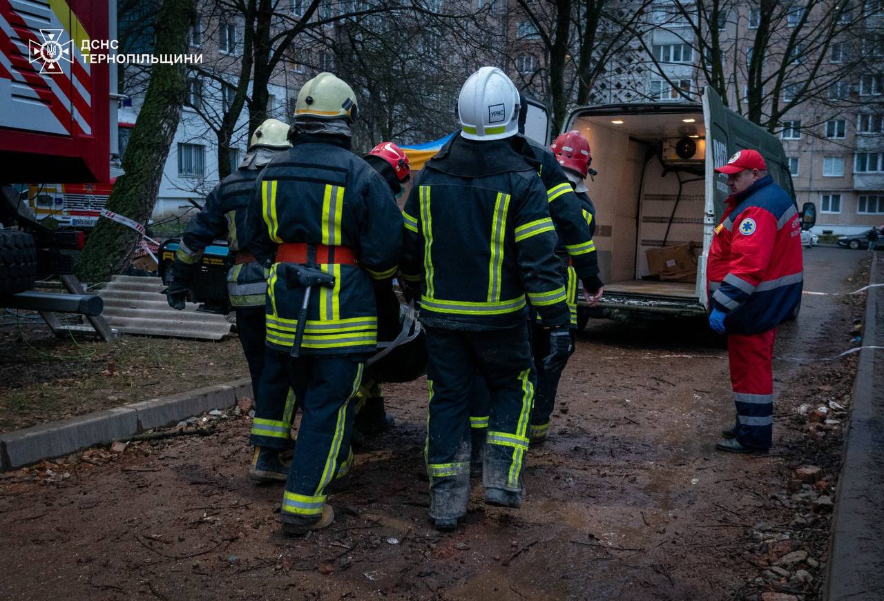 Кількість загиблих у Тернополі зросла до 33, — ДСНС 2 photo 2025 11 22 17 10 13
