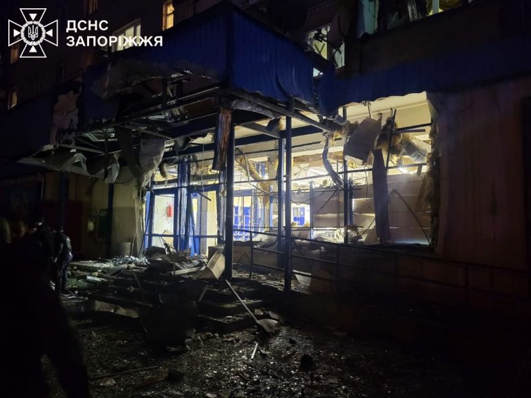 У Запоріжжі внаслідок ворожої атаки постраждали шестеро людей (ФОТО) 2 photo 2025 11 22 22 46 33 3