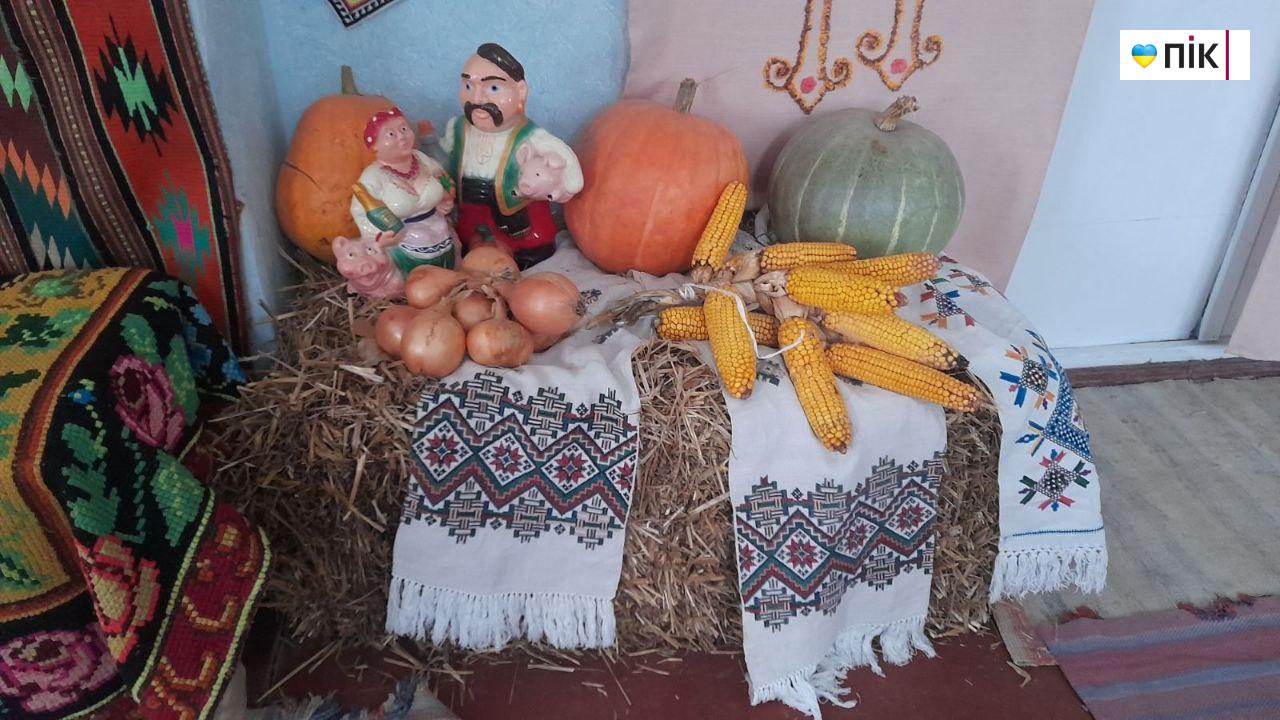 Зберегти своє українське: у селі Козарі відкрили «Хату-музей» (ФОТО) 12 photo 5228755210233122356 y 4