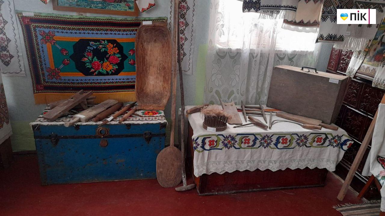 Зберегти своє українське: у селі Козарі відкрили «Хату-музей» (ФОТО) 11 photo 5228755210233122361 y 2