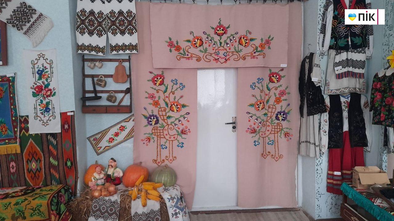 Зберегти своє українське: у селі Козарі відкрили «Хату-музей» (ФОТО) 7 photo 5228755210233122365 y