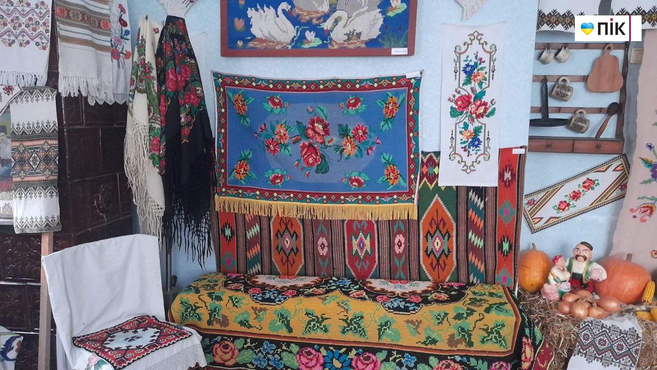 Зберегти своє українське: у селі Козарі відкрили «Хату-музей» (ФОТО) 6 photo 5228755210233122368 y