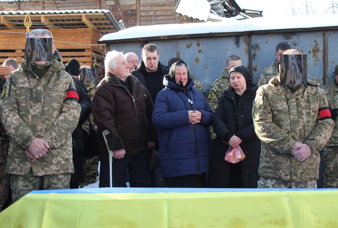 У Делятині попрощалися із загиблим воїном Романом Бігуном (ФОТО) 2 3 1