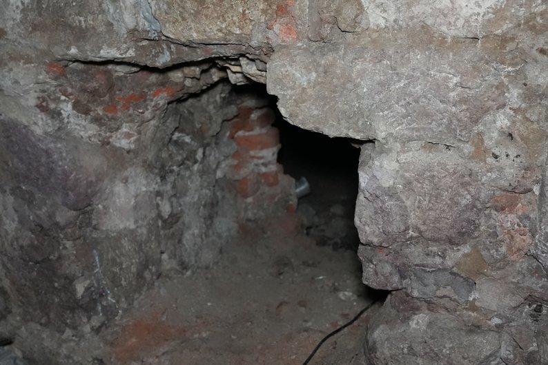 У Франківську знайшли можливий шлях до підземель XVIII століття (ФОТО, ВІДЕО) 1 407abfe78e9a7045