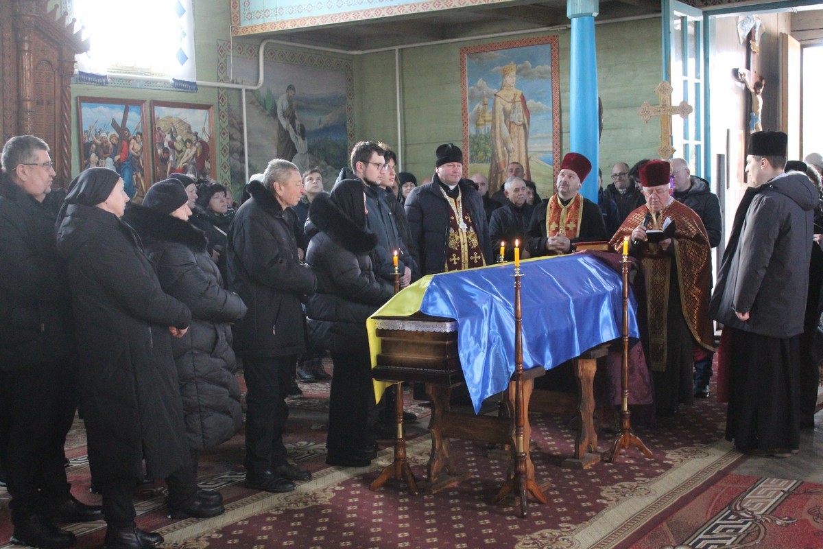 У Делятині попрощалися із загиблим воїном Романом Бігуном (ФОТО) 4 5