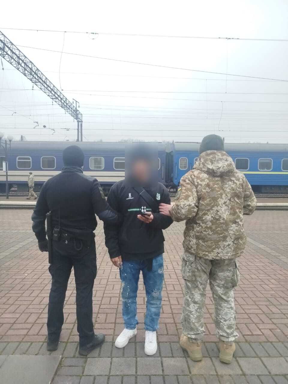 Українець заховався в ніші для матраців у потягу, щоб потрапити за кордон (ФОТО) 2 591893250 1180750434235384 7869156642904284003 n