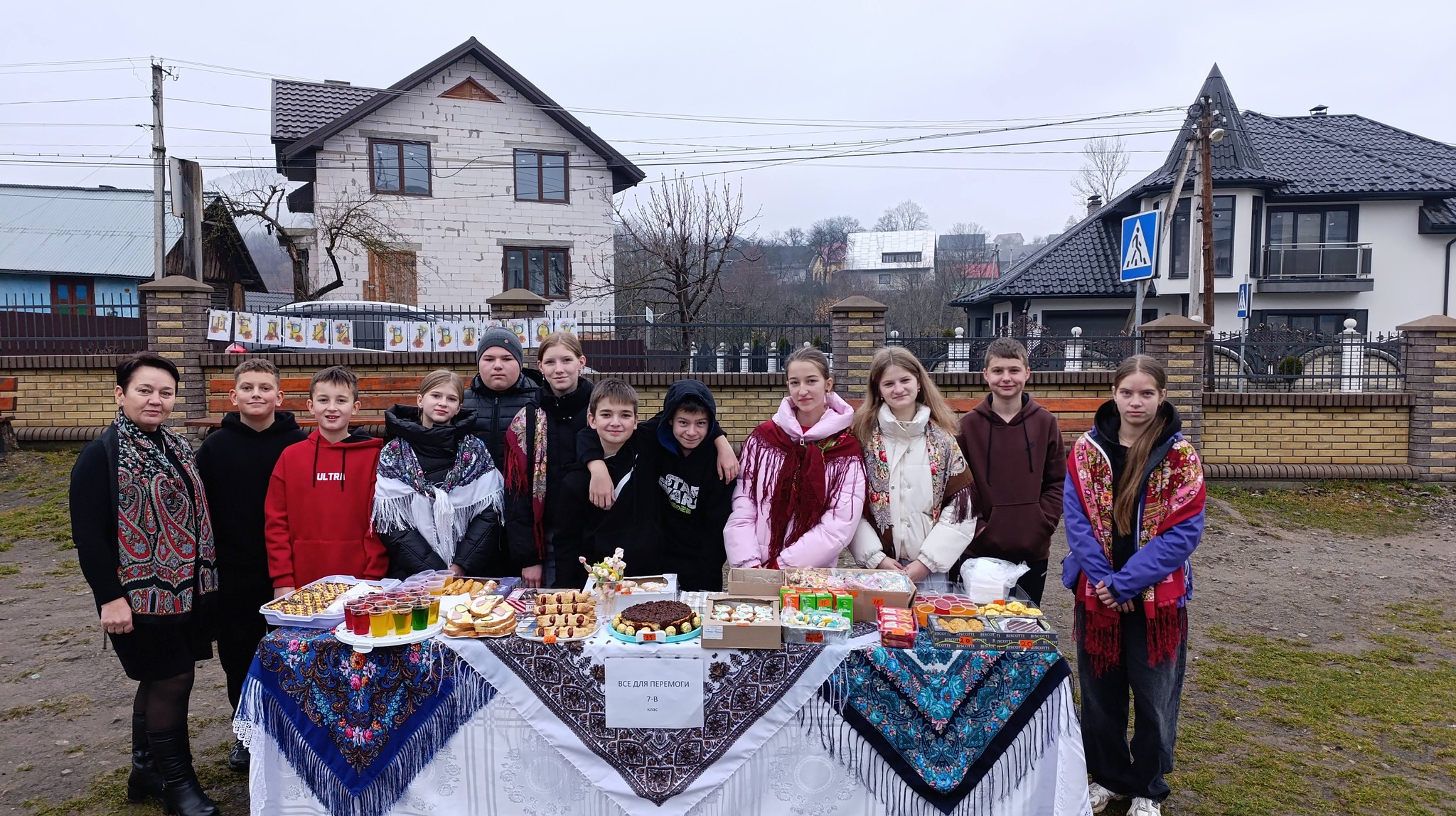 "Щедрий вівторок": школярі та вчителі Білоославського ліцею зібрали кошти для ЗСУ (ФОТО) 2 592894944 2254152111771538 3847604440198887846 n