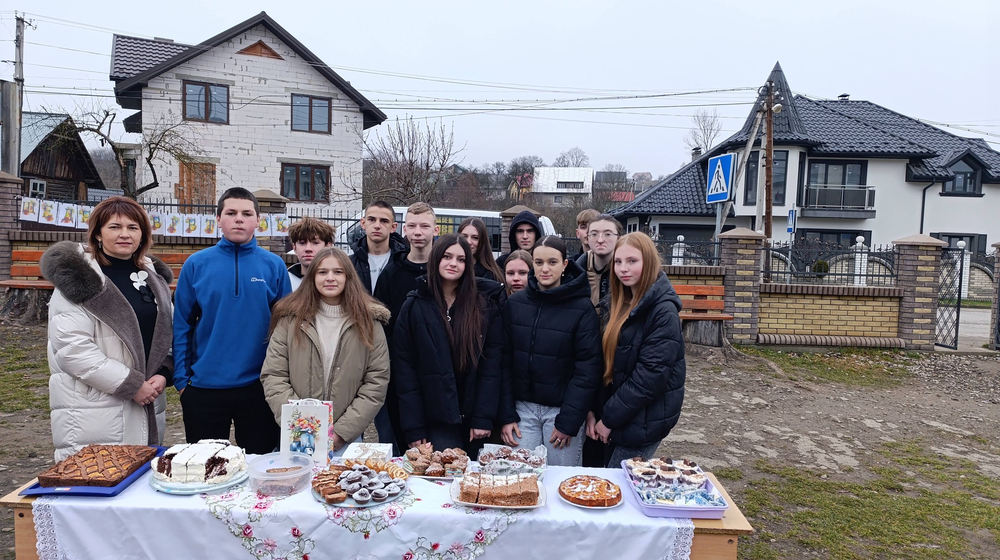 "Щедрий вівторок": школярі та вчителі Білоославського ліцею зібрали кошти для ЗСУ (ФОТО) 7 593982272 2254948768358539 4639892837626507482 n