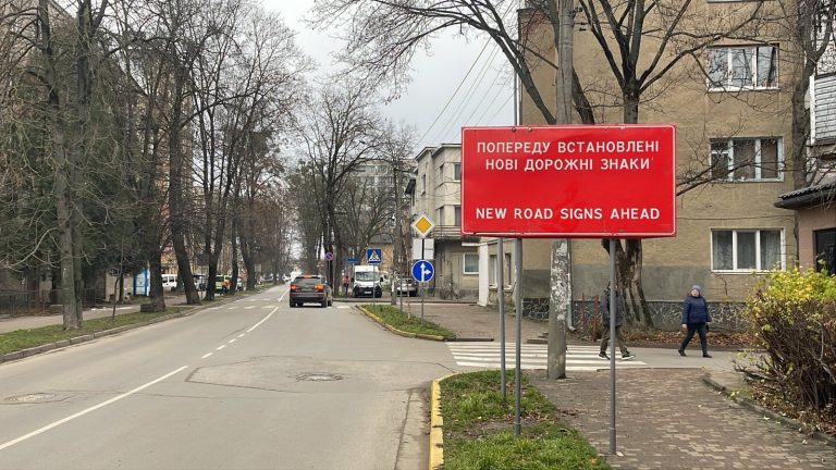 У Франківську змінили головну дорогу на двох перехрестях (ФОТО)