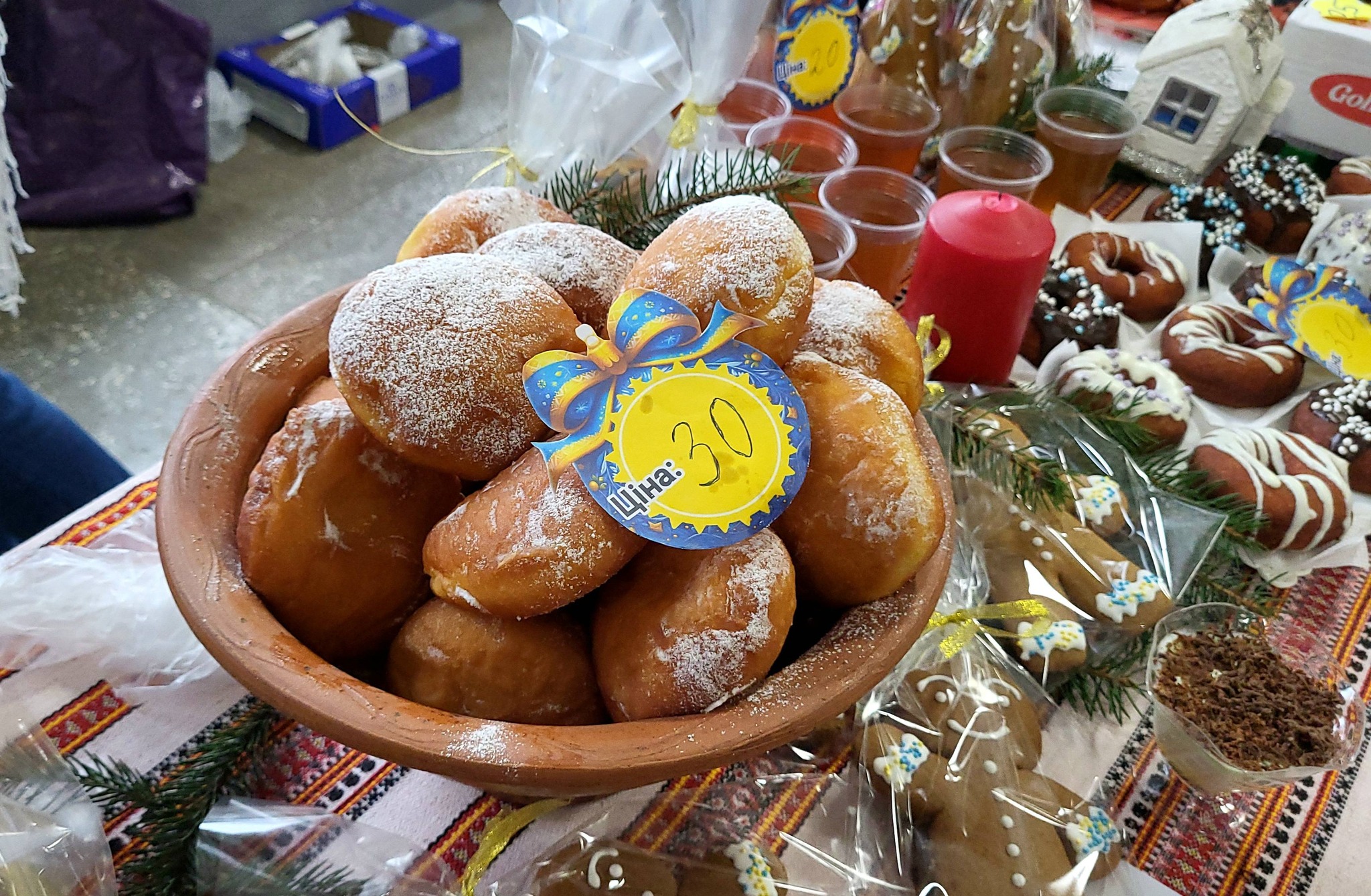 День пампуха: у Бурштині учні та вчителі зібрали понад 100 тисяч гривень на благодійному ярмарку (ФОТО) 7 595289349 1174289321556946 8473188467218485232 n