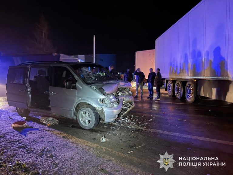 На Львівщині зіткнулися вантажівка та мікроавтобус: травмувалися дев'ятеро людей (ФОТО) 5 595788297 1283729357132166 6288328182626709941 n