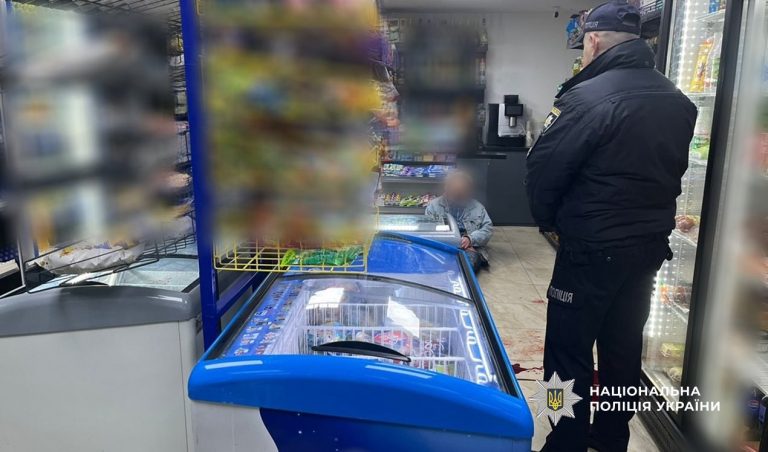 У Франківську конфлікт у магазині переріс у різанину (ФОТО) 2 597575328 863369833003914 2822627502629539526 n