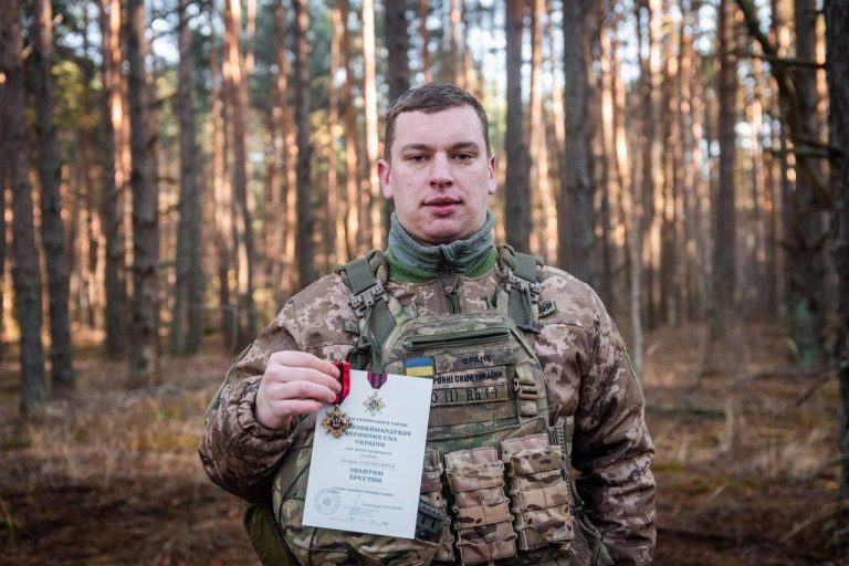 Старшого солдата з Прикарпаття нагородили нагрудним знаком "Золотий хрест" (ФОТО) 6 597959695 1306554874834935 5498518905360678255 n