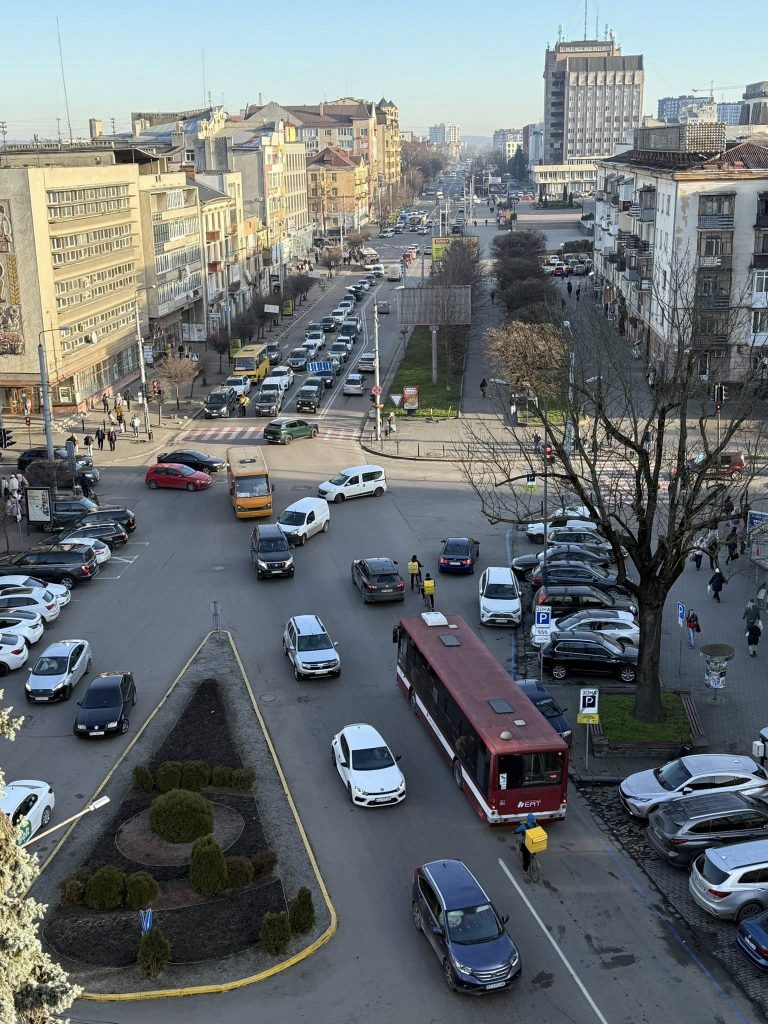 У Франківську буде виділена смуга для громадського транспорту: схему вже розробили 9 У Франківську буде виділена смуга для громадського транспорту: схему вже розробили